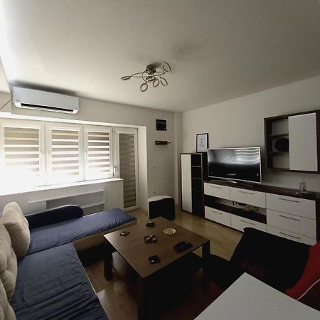Skopje Contemporary Apartment Buitenkant foto